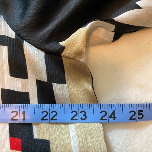 Chic Geometric Black and Cream Women's Top - Picture 9 of 10